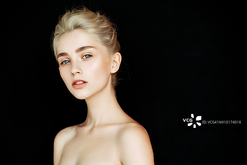 年轻美丽的女人的摄影图片素材