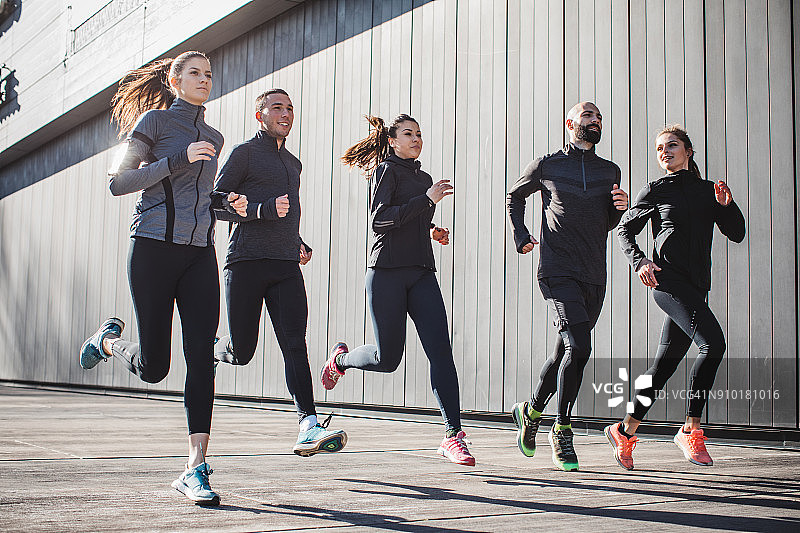 像从未跑过一样奔跑图片素材