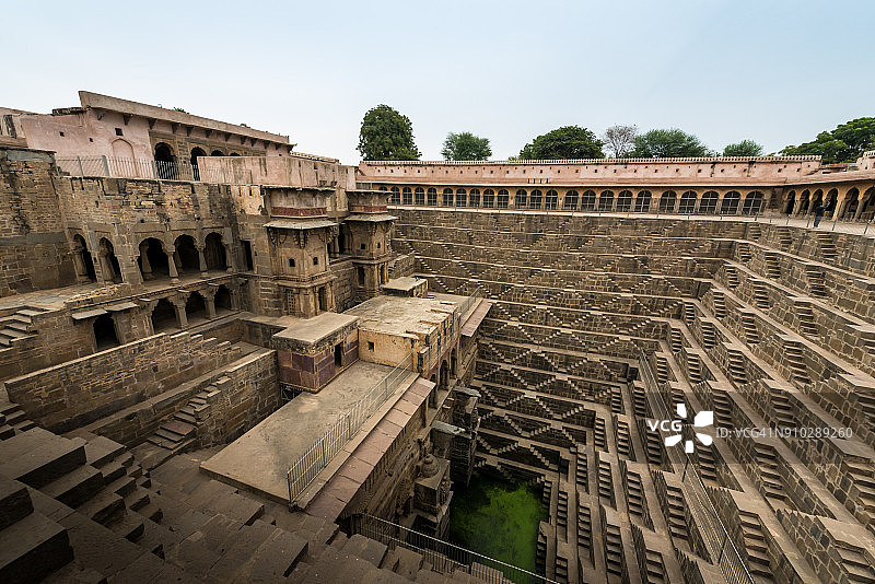 印度阿巴内里村的阶梯水井：昌德·鲍里图片素材