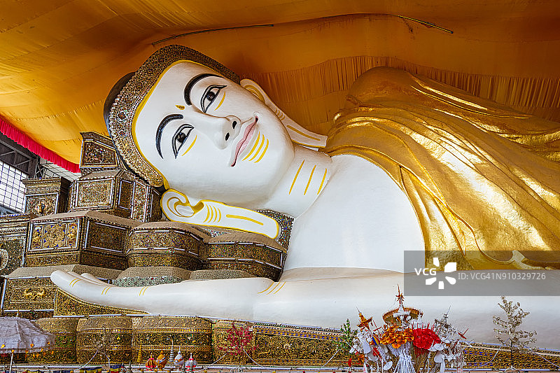 瑞光大金塔佛像（特写）图片素材