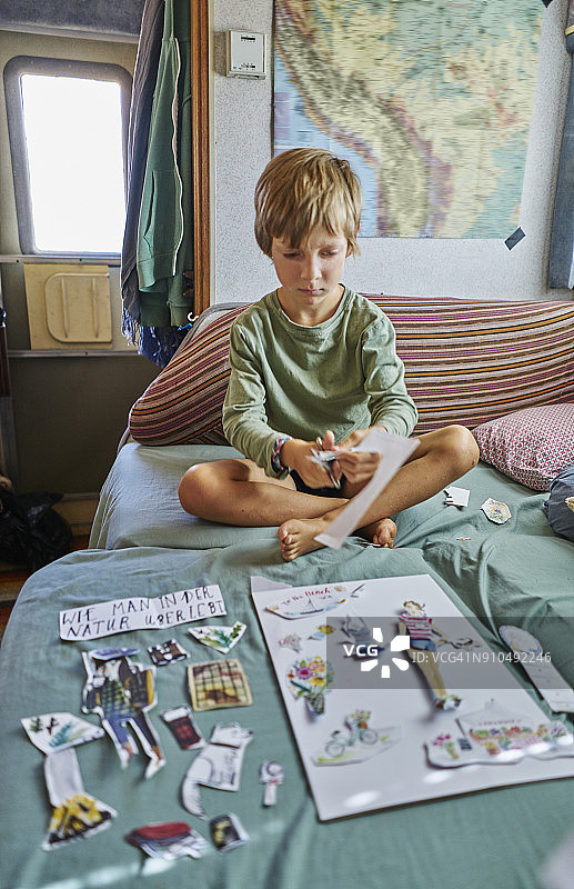 男孩剪裁图片，玻利维亚丘基萨卡，南美洲图片素材