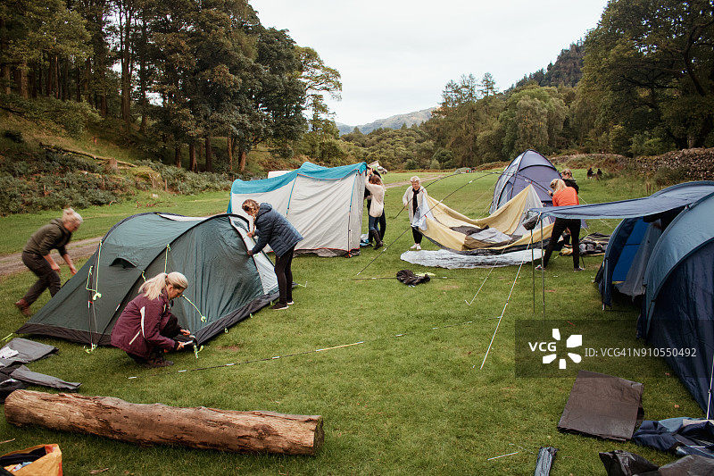 搭帐篷图片素材