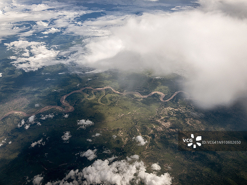 非洲景观上的雨云图片素材