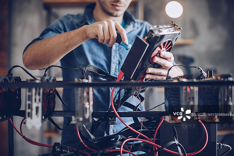 设置用于挖矿的电脑图片素材