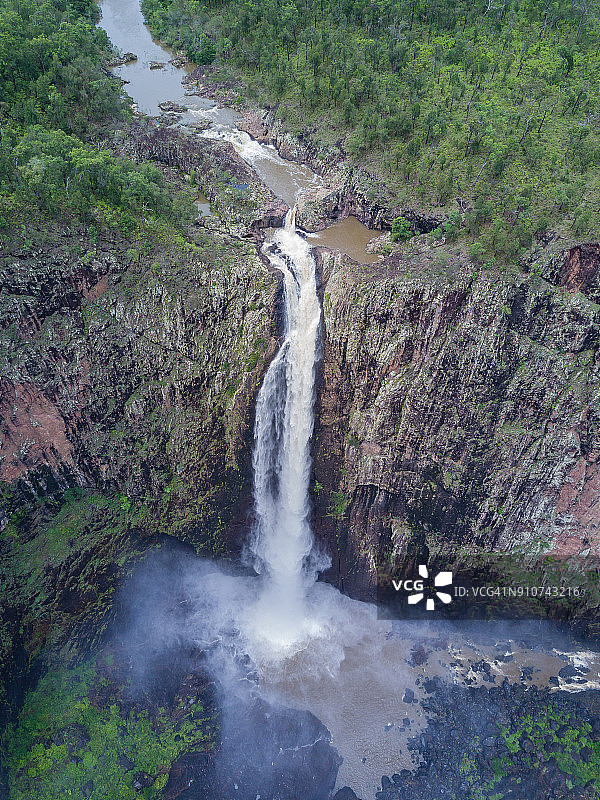瀑布航拍图片素材