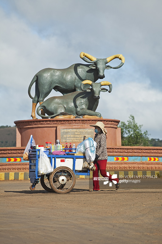 森莫诺隆公牛环岛的街头小贩图片素材