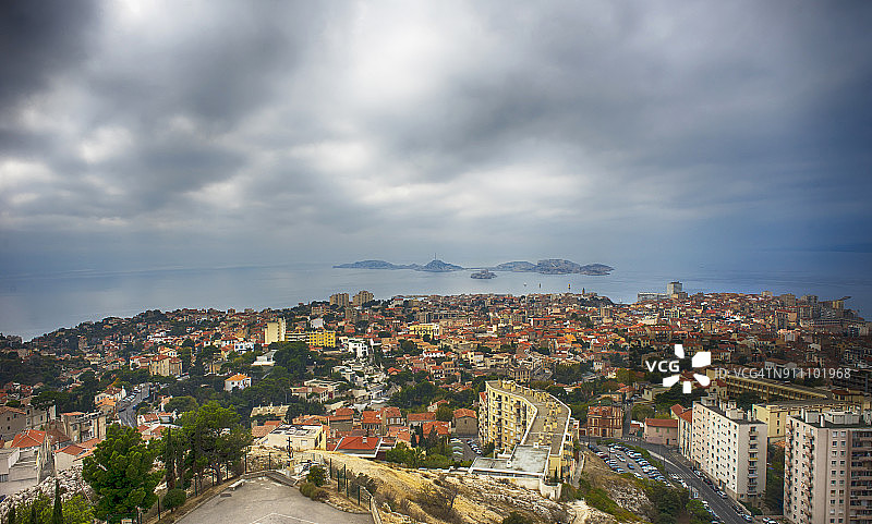 从法国守护圣母圣殿看到的马赛景色图片素材