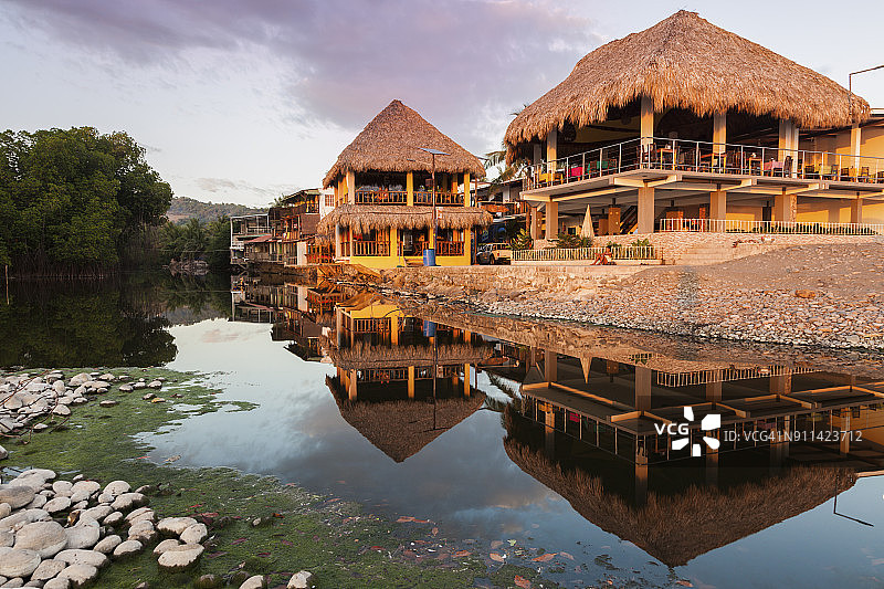 埃尔图恩科海滩的酒吧和餐厅图片素材
