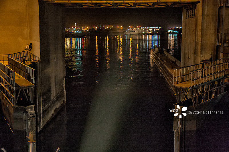 尼罗河上的水闸图片素材