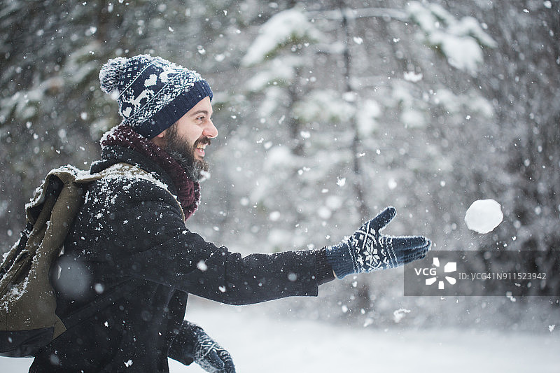 户外打雪仗图片素材
