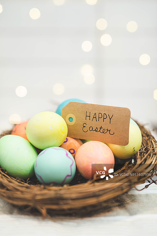 手工编织复活节彩蛋篮图片素材