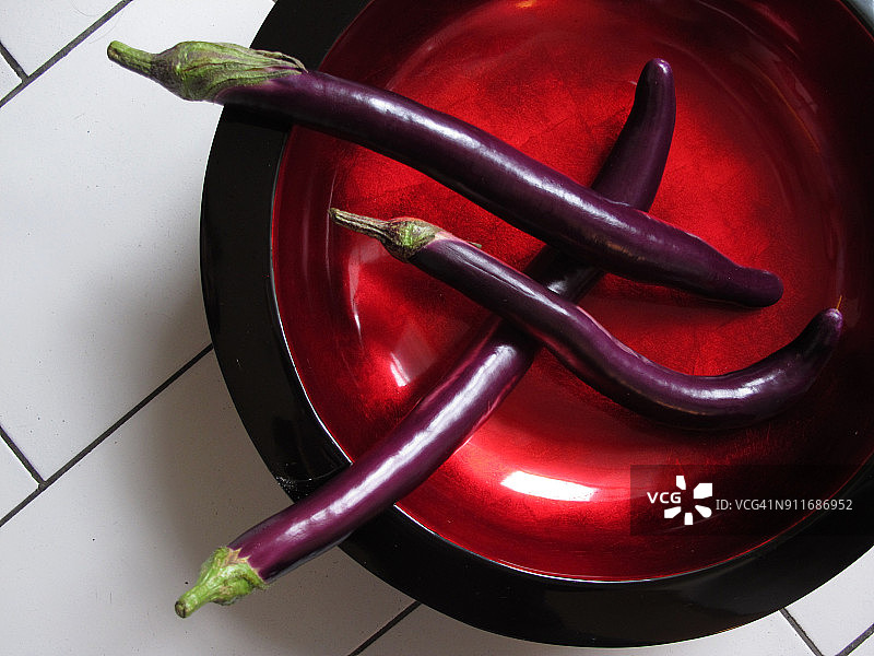 三个西班牙茄子图片素材