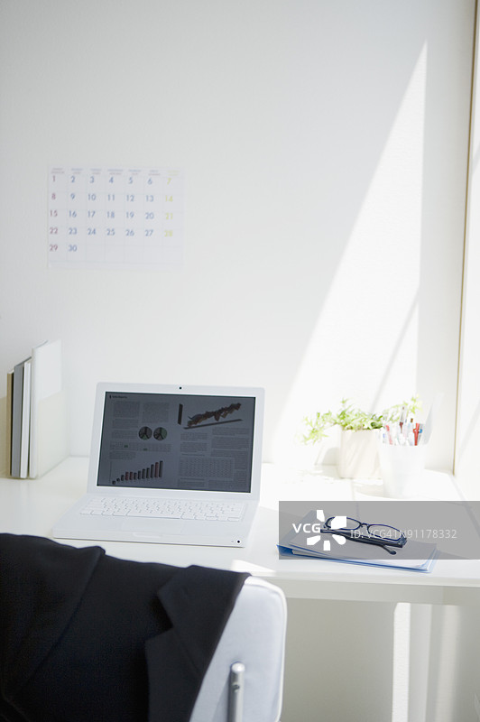 办公室里的桌子图片素材