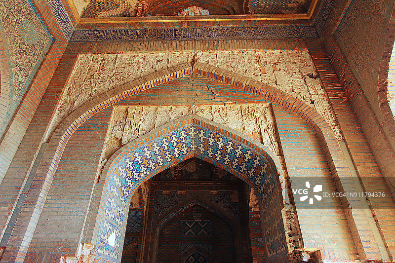 塔塔附近的老清真寺图片素材