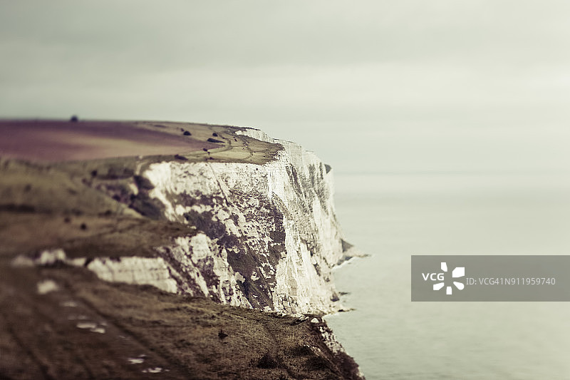 海岸线旁的白色悬崖图片素材