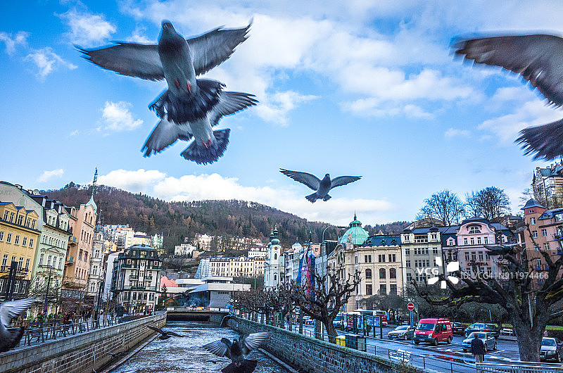 捷克卡罗维发利桥上图片素材
