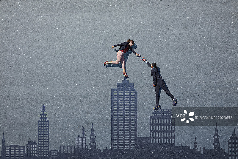 躺在绘有天际线沥青路面上互相伸出援手的商人图片素材