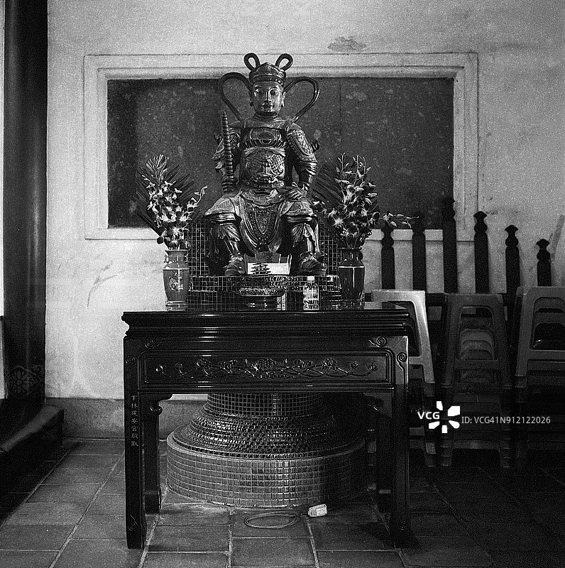 历史悠久的佛教寺庙中的雕像图片素材