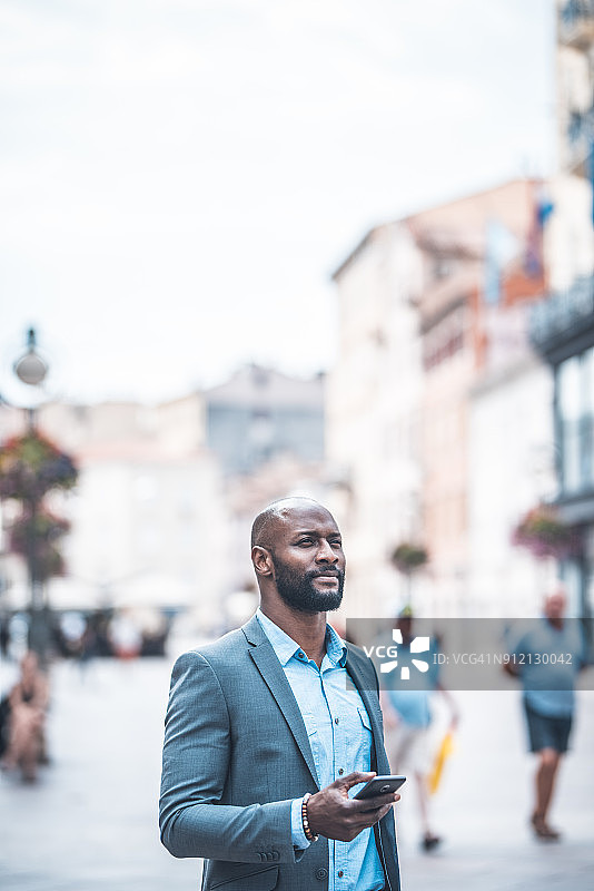 城市中的商务人士肖像图片素材