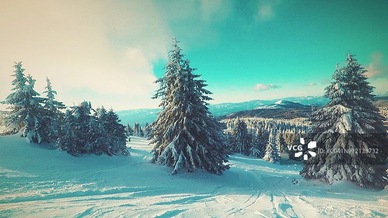 雪覆盖的山图片素材