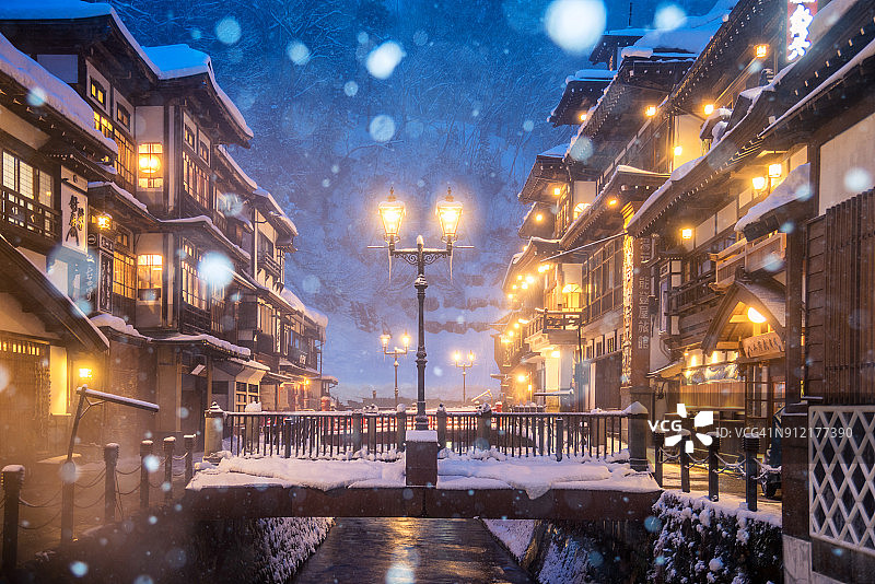日本银山温泉的暴风雪图片素材