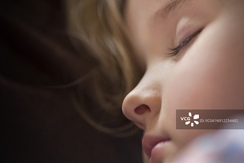 熟睡儿童面部特写图片素材