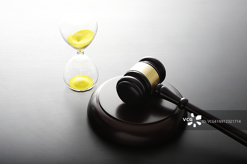 法槌与沙漏图片素材