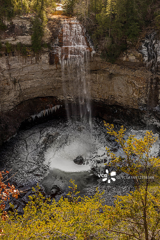 秋溪瀑布图片素材