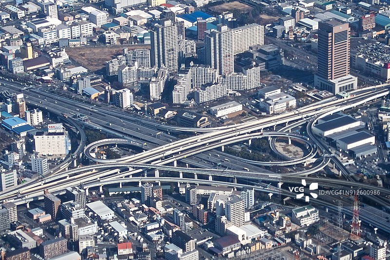 日本大阪府东大阪市阪神高速公路与大阪中央环状线交叉口航拍日景图片素材