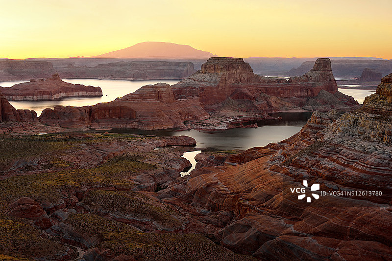 鲍威尔湖的日出图片素材