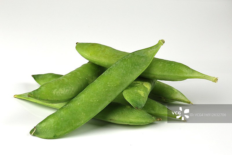白色背景上的荷兰豆图片素材