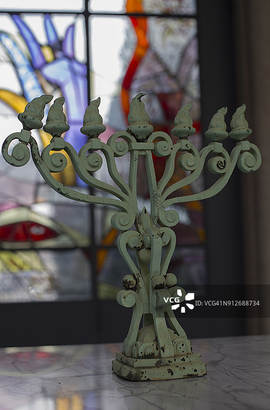 纪念公墓中的烛台图片素材