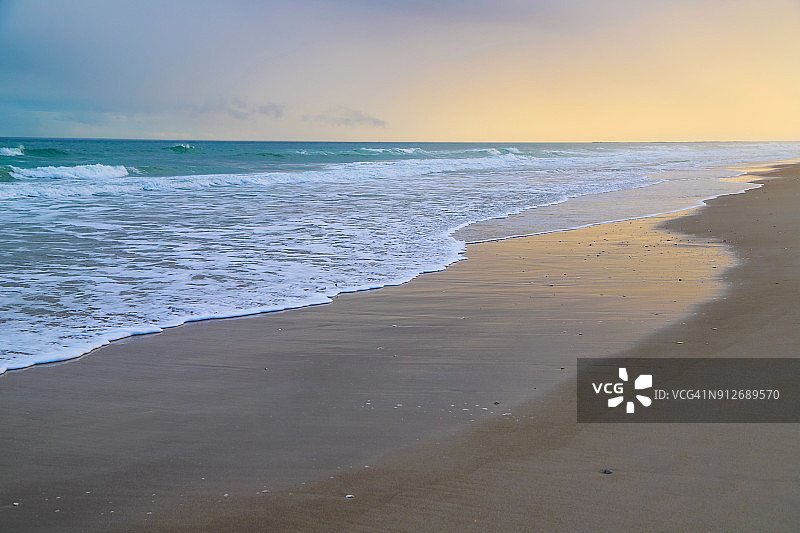 海滩日落时图片素材