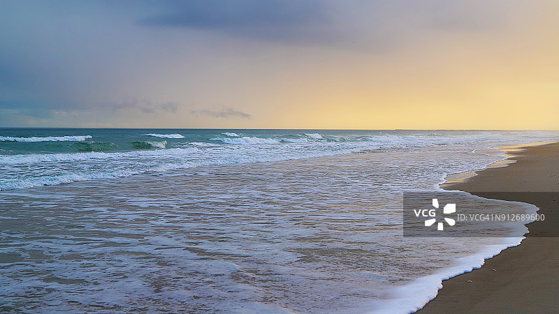 海滩日落时图片素材