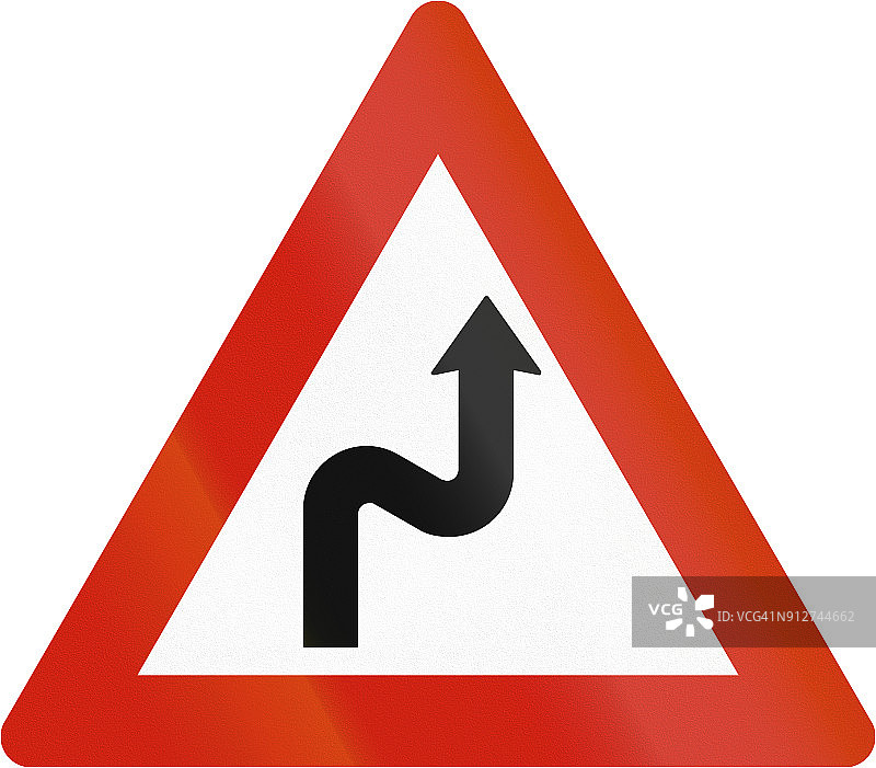 挪威道路警告标志：前方双曲线图片素材