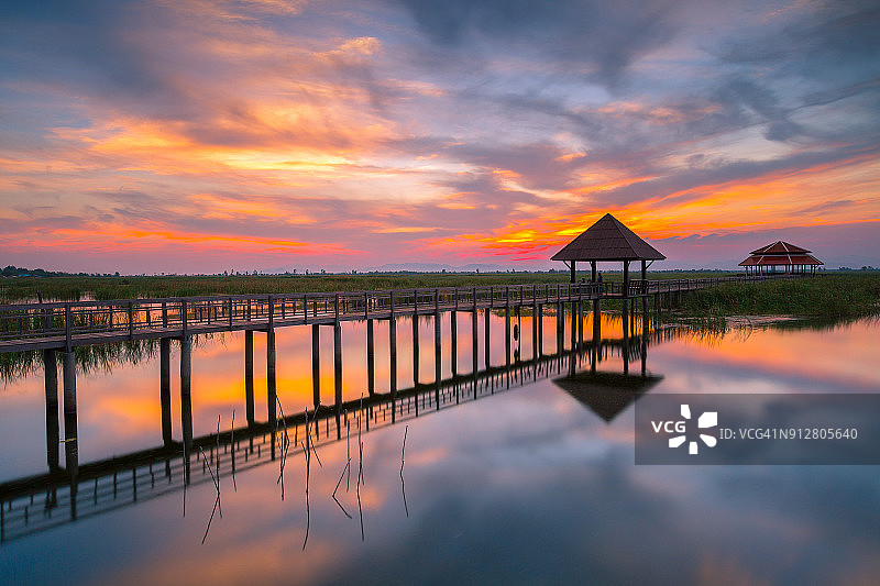 湖上的日落，自然景观图片素材