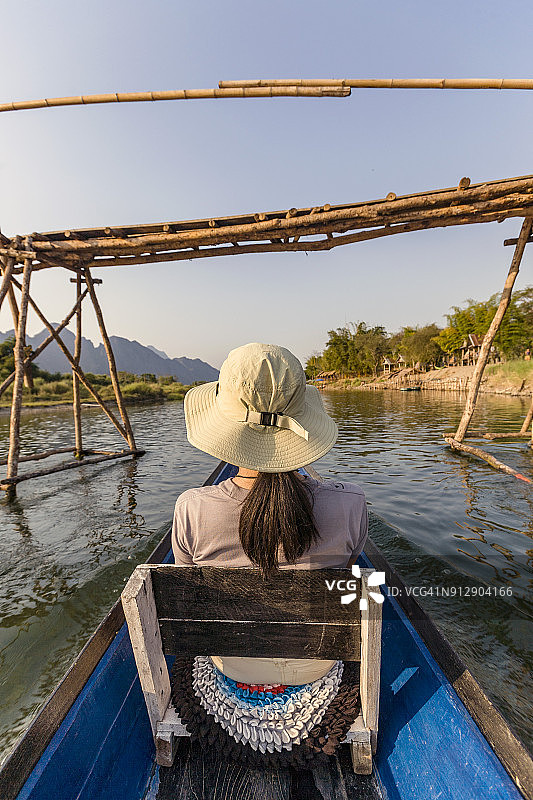 南松河上泛舟图片素材