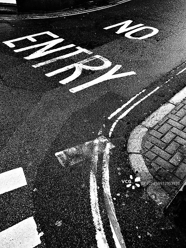 白色禁止通行路标图片素材