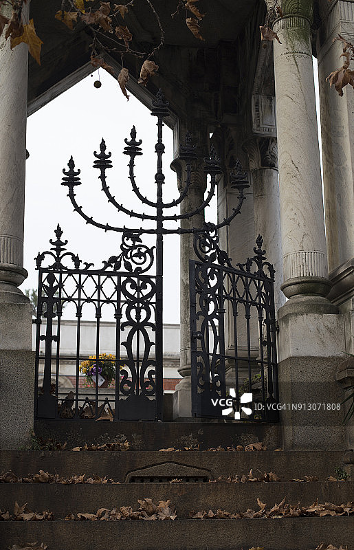 纪念公墓的犹太教烛台入口图片素材