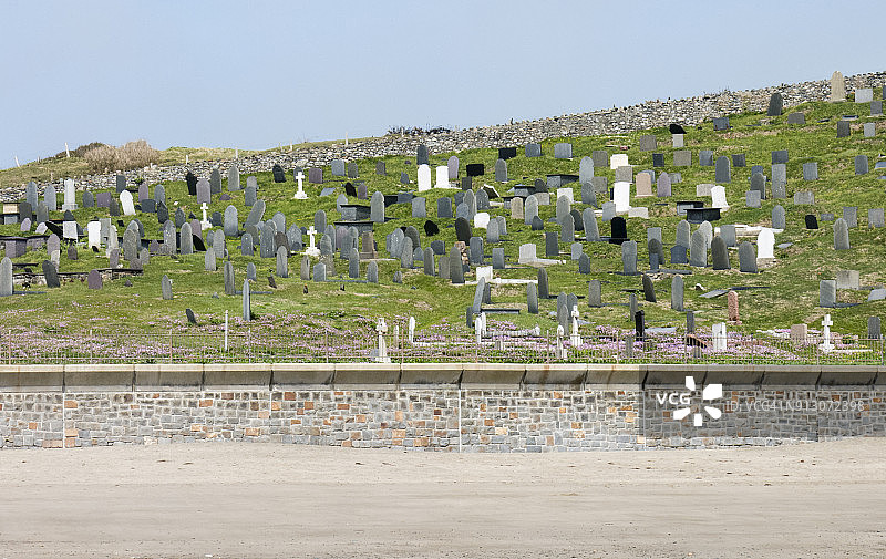 阿伯达龙圣海温教堂公墓：威尔士海岸 path on the Llyn (Lleyn) peninsula图片素材