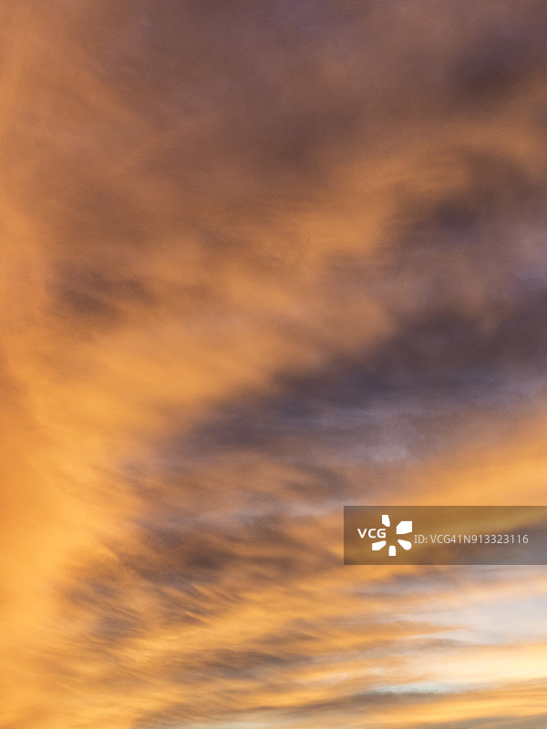 日落时分西班牙瓦伦西亚的彩色云霞图片素材