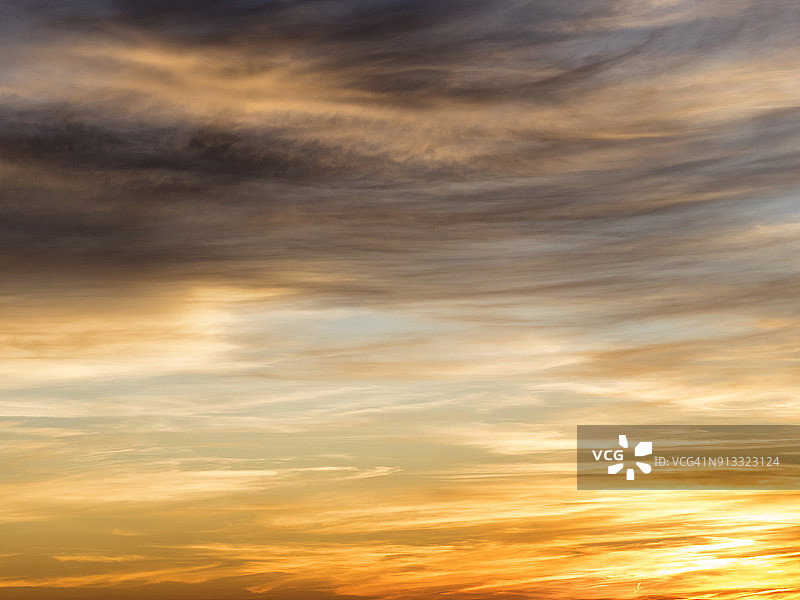 日落时分西班牙瓦伦西亚的彩色云霞图片素材