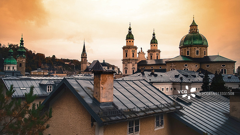 奥地利萨尔茨堡市霍亨萨尔茨堡要塞屋顶航拍图片素材