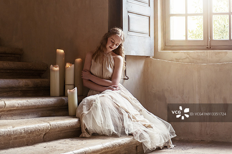 城堡里的美丽女人图片素材