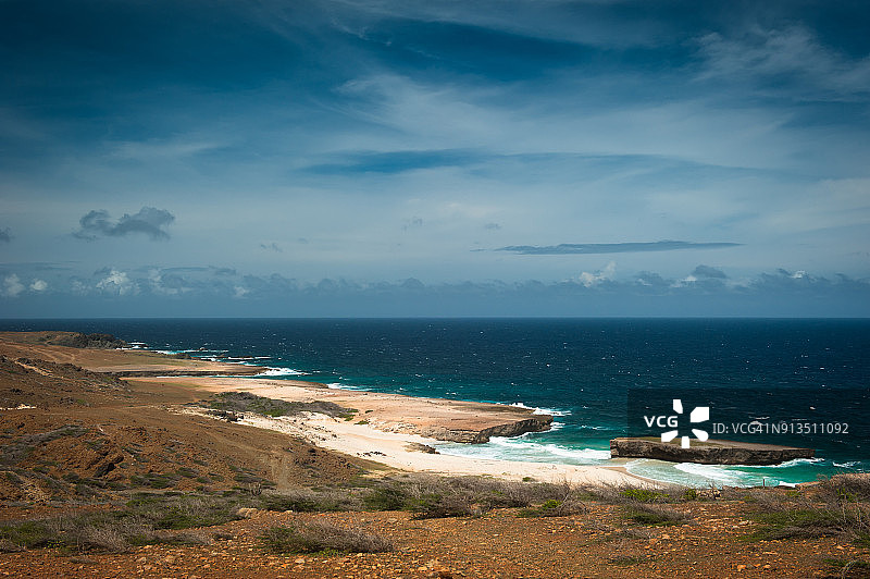 阿鲁巴北部Arikok国家公园崎岖海岸线的迷人海滩图片素材