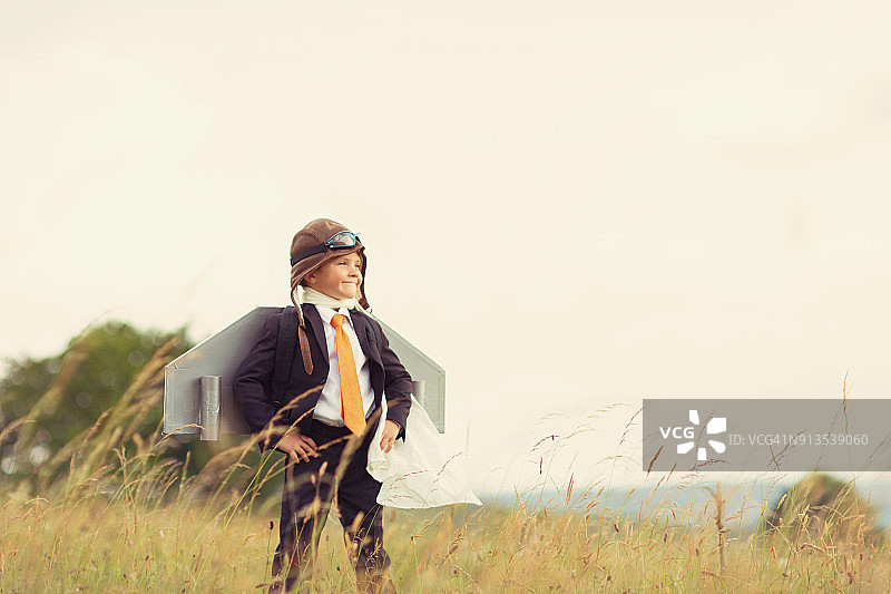 穿着喷气背包的年轻英国商务男孩图片素材