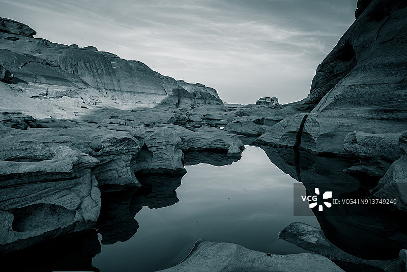 三潘博黑暗场景图片素材