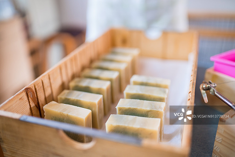 在家制作有机肥皂图片素材