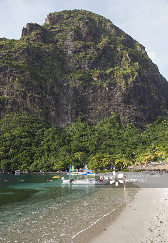 圣卢西亚苏弗里耶尔，从小皮通南面眺望雅卢西海滩图片素材
