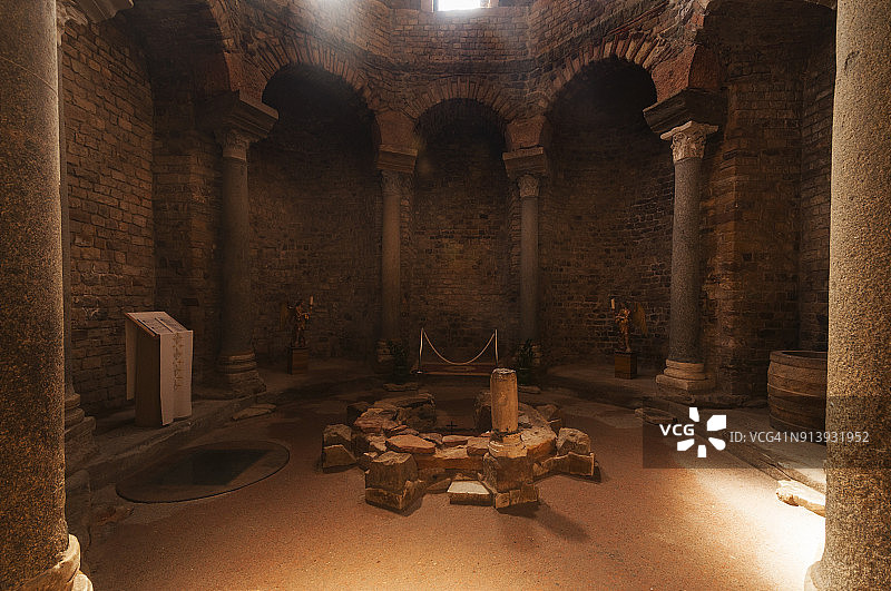 弗雷瑞斯大教堂洗礼堂图片素材